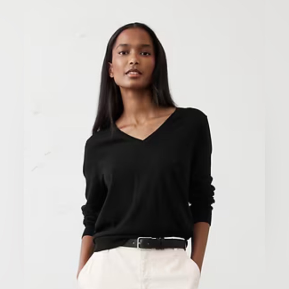 V-neck lightweight sweater • Black, white, or pink, Medium, Banana Republic